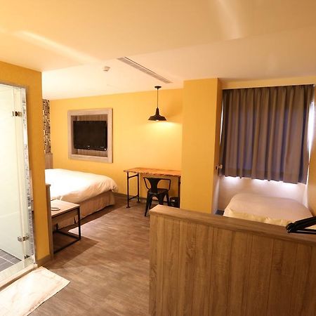 Central Hotel Таоюань Екстер'єр фото