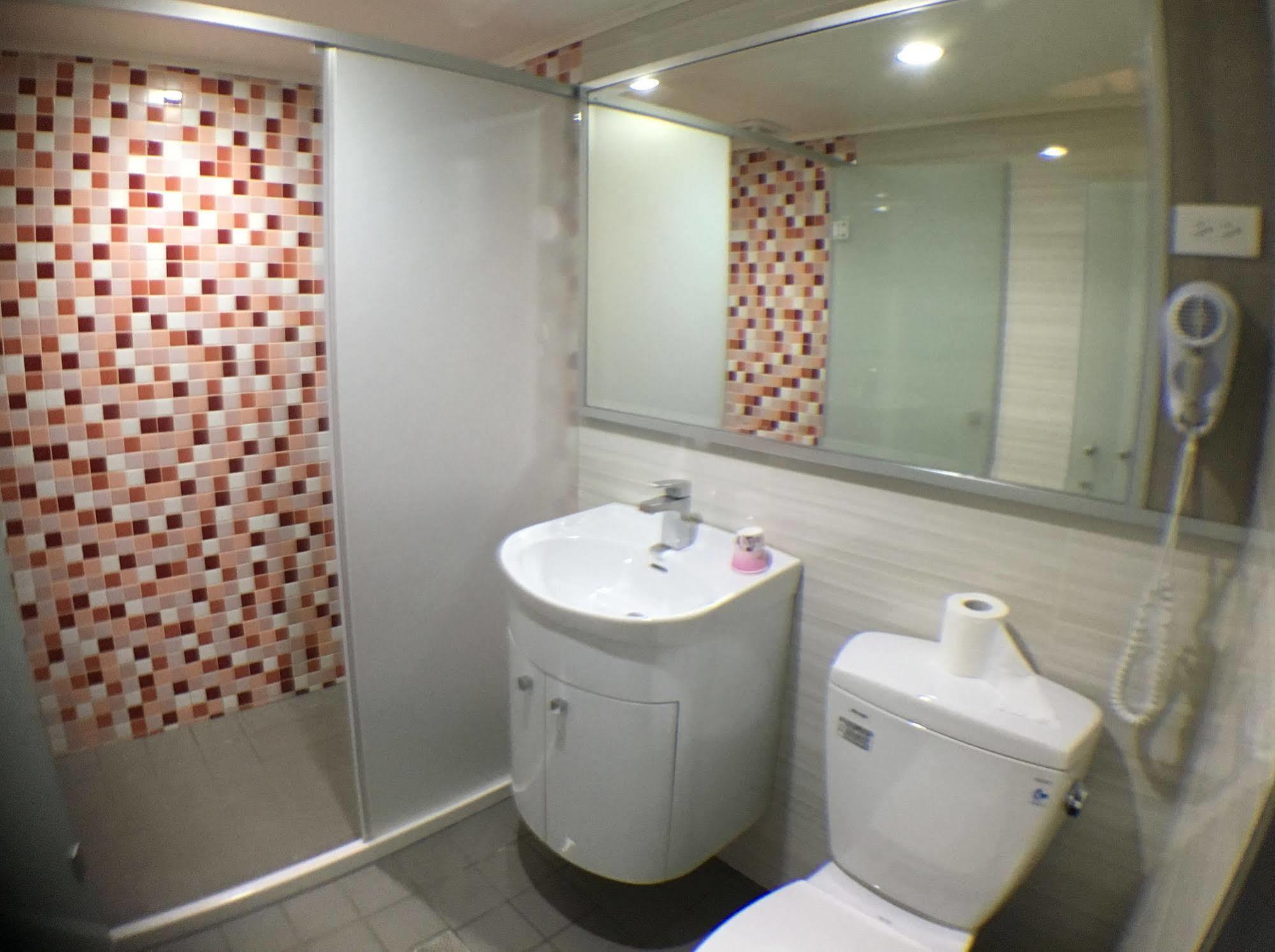 Central Hotel Таоюань Екстер'єр фото